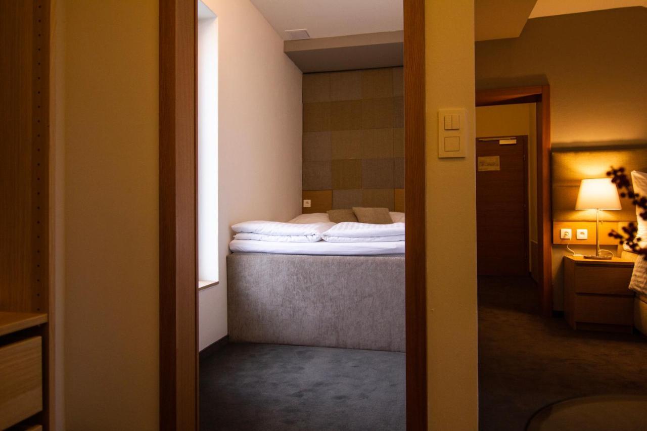 Hotel Marathon Senec Εξωτερικό φωτογραφία